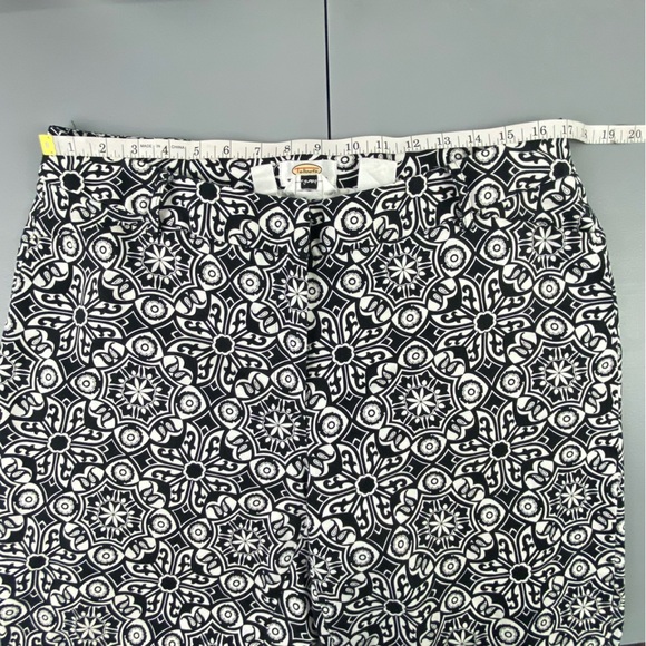 Talbots Petites Black and White Geometric Patterned Cropped Pants Wms sz 14W - Picture 9 of 13